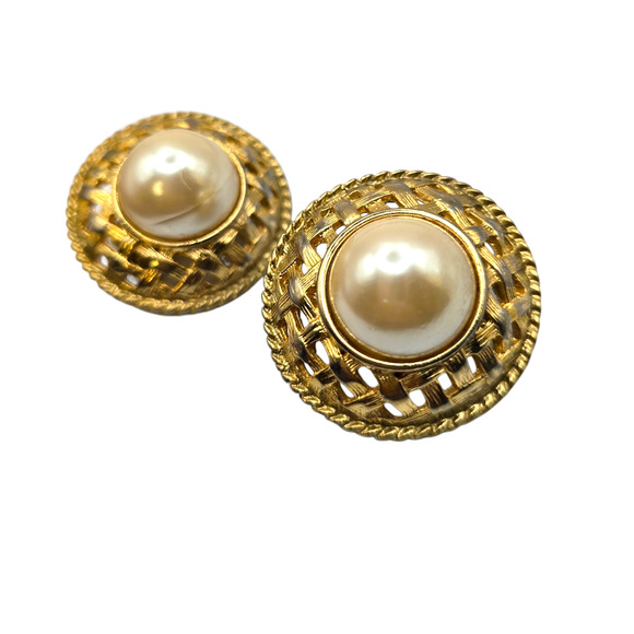 Clip On Earrings Gold Tone Faux Pearl Round Filigree Lattice Retro SKU2393 - Picture 1 of 7